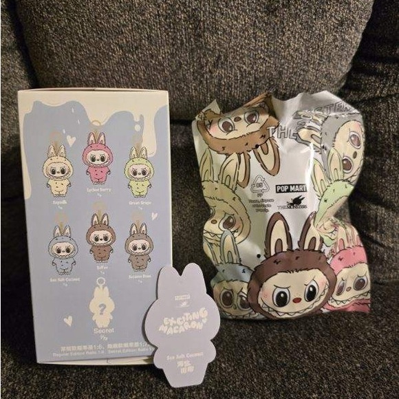 Exciting Macaron Vinyl Face Labubu Sea Salt Coconut - Picture 7 of 8